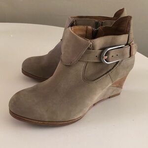 J Shoes wedge bootie ankle boots sand tan cream suede size 7.5
